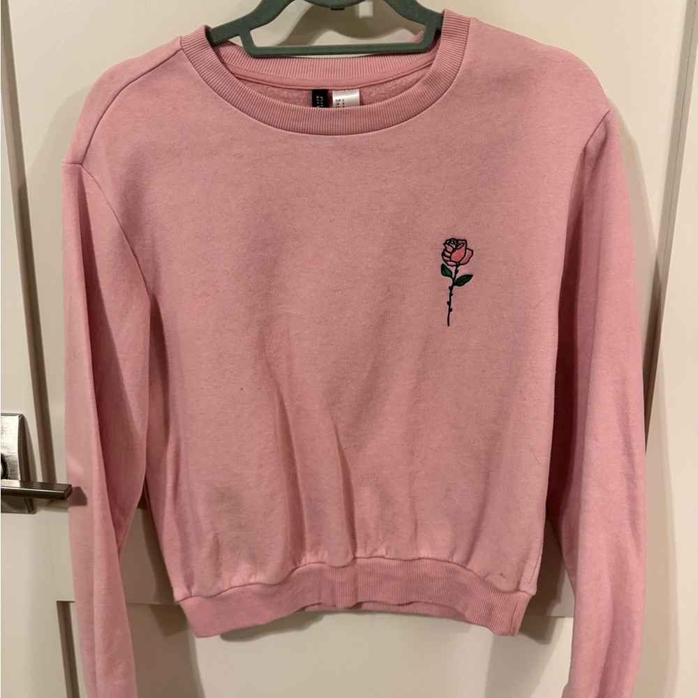 H&M Light Pink Crewneck Sweatshirt with Small Rose Embroidery